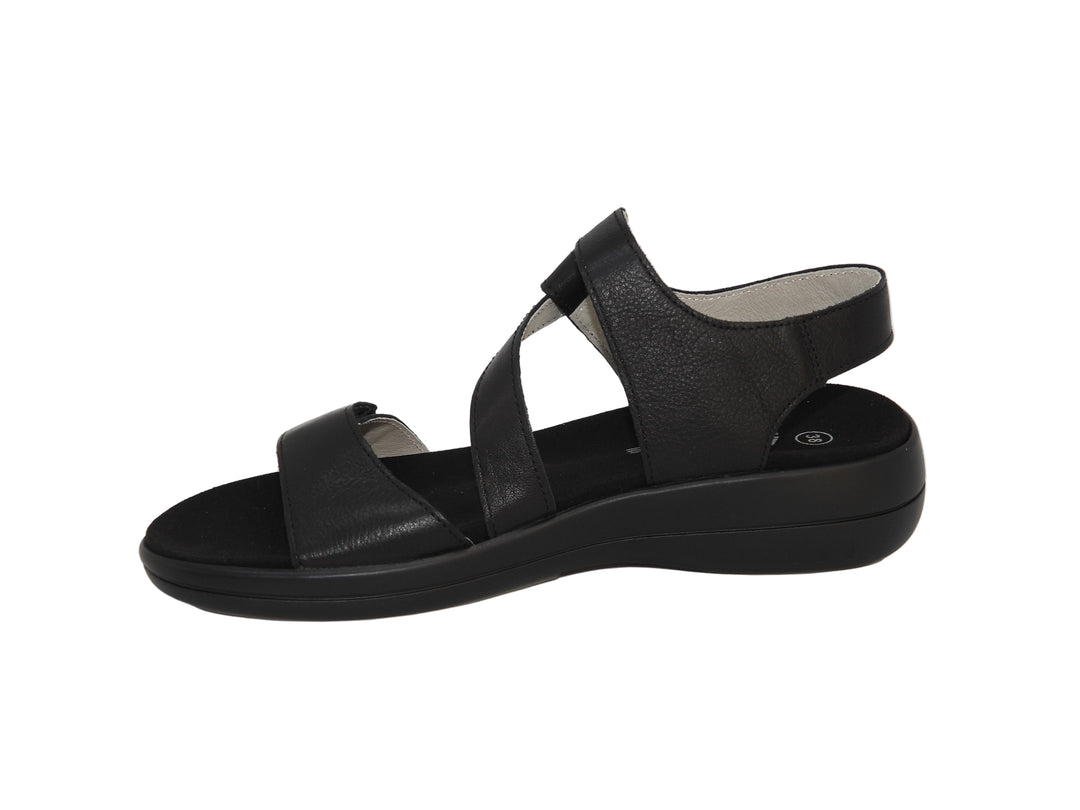CLASSIC BLACK